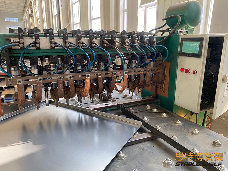 沖孔機(jī)設(shè)備3